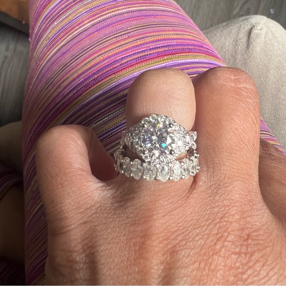 2.5ct tw round brilliant twist halo  engagement ring - Picture 9 of 15